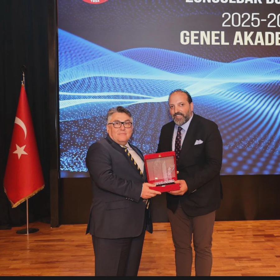 Genel Müdürümüz Doç. Dr. Ferdi Kesikoğlu'na akademik kurulda ödül